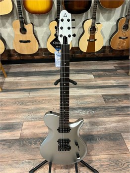 Covenant I-STD 100 silver электрогитара в чехле с аксессуарами I-STD 100 silver