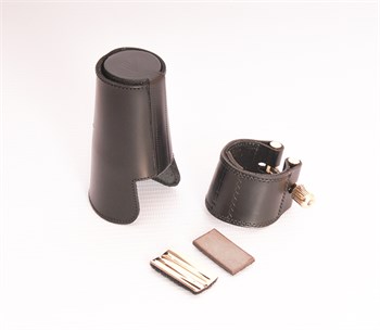 Vandoren LC28L Leather Кожаная лигатура и пластиковый колпачок для саксофона тенор LC28L