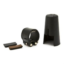 Vandoren LC27P Leather Кожаная лигатура и пластиковый колпачок для саксофона альт LC27P